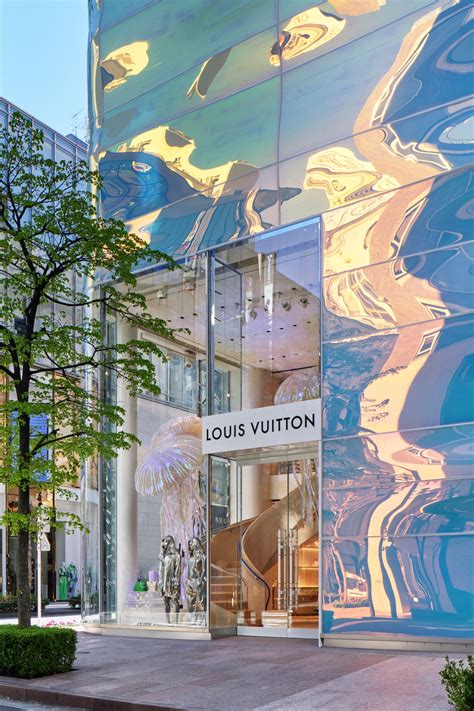 Louis Vuitton tokyo store